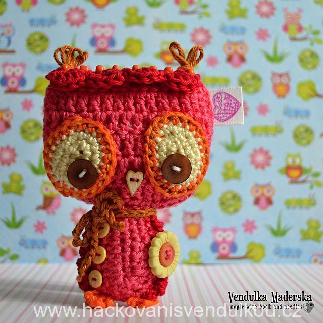 Přívěšek malé sovičky - návod na háčkování