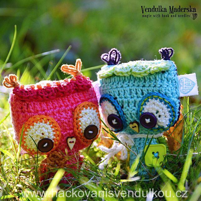 Přívěšek malé sovičky - návod na háčkování